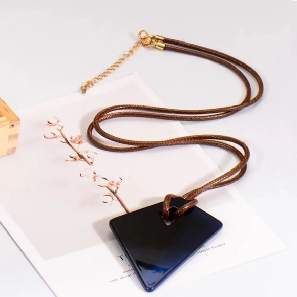 Women's Necklace - Picture 2 of 3